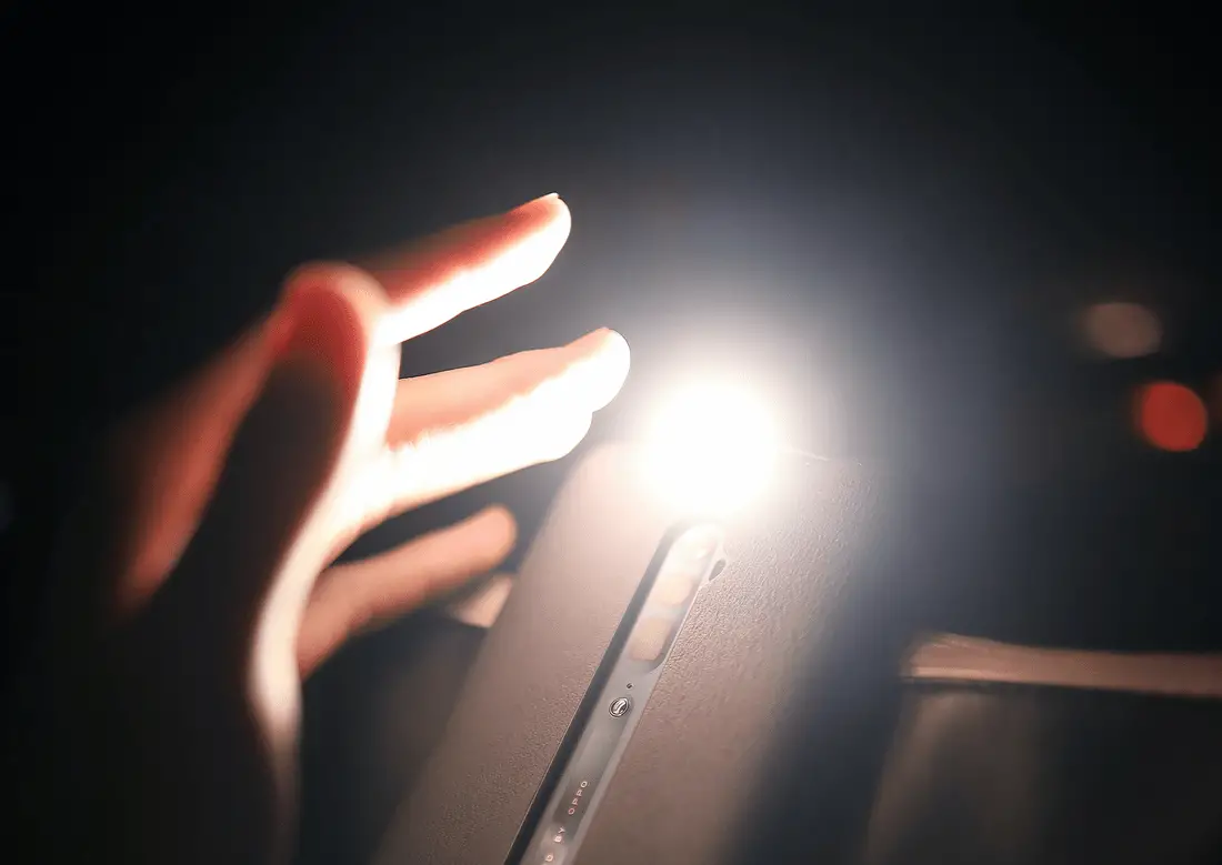 You are currently viewing 안드로이드와 아이폰에서 손전등을 켜는 5가지 방법